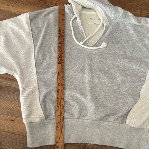 Abercrombie & Fitch women’s hoodie size L, gray/cream preowned - Picture 6 of 6